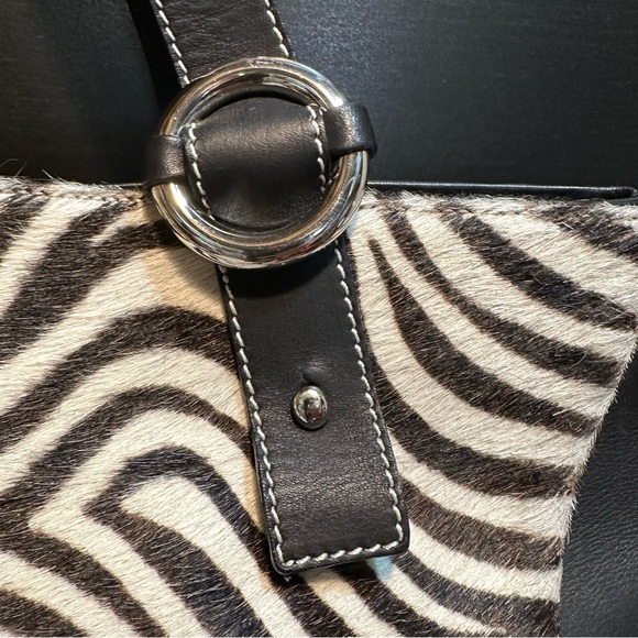 Puntotres Black calfskin Zebra stripe Shoulder Bag- Like New - Picture 13 of 16